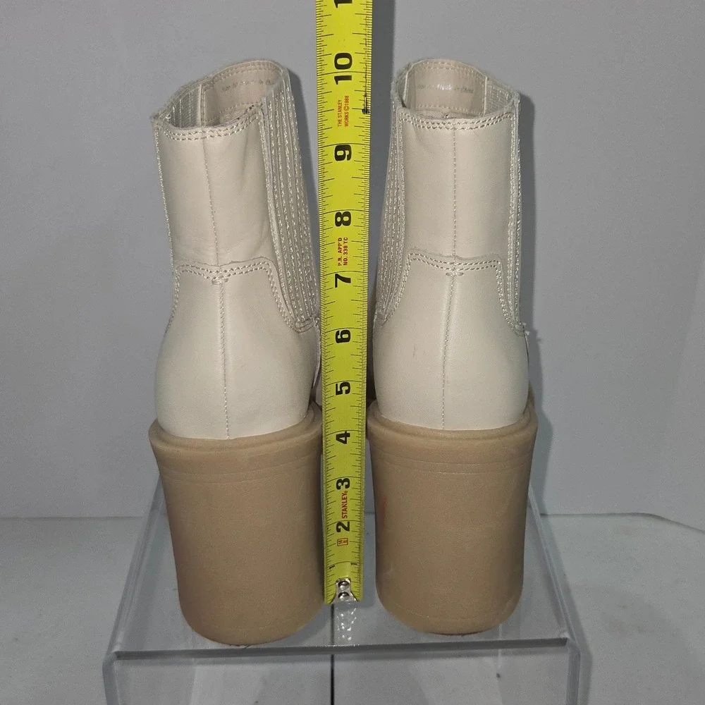 Dolce Vita Ivory Cream HUEY Chelsea Boots Lug Sole Chunky Heel Womens Size 10